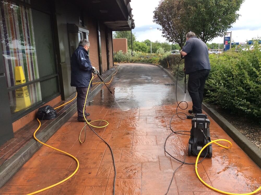 FAST FOOD DRIVE THROUGH CLEANING